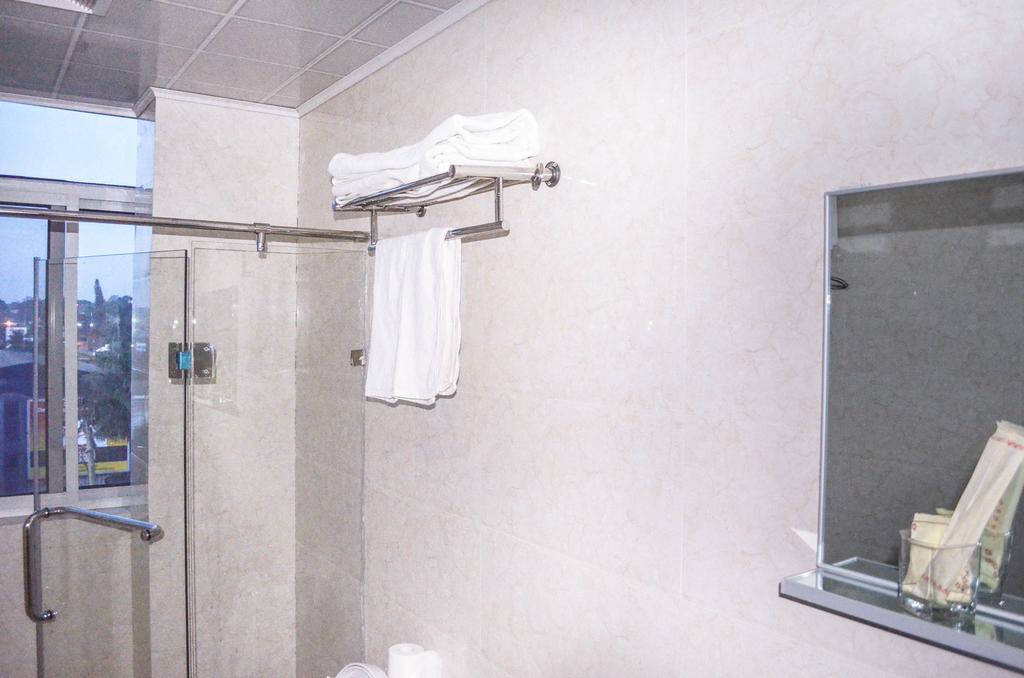 Chinese Business Hotel Kampala Kültér fotó